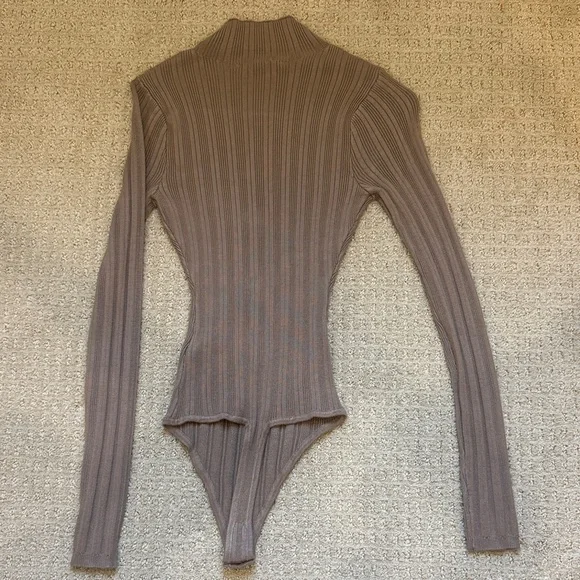Abercrombie & Fitch Taupe Ribbed Bodysuit - Picture 2 of 3